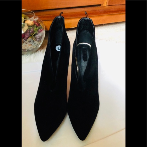 Forever 21 Cut Out Heeled Booties. Sz 10 - Picture 4 of 8